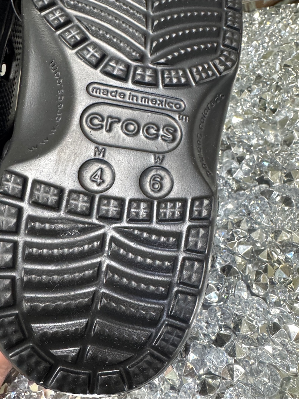 CROCS Black Classic Clog with Heel Strap NEW M4 W6 - Picture 7 of 9